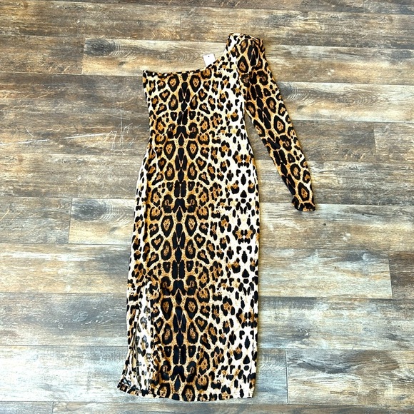 Leopard Print Half Shoulder Body Con Dress - Picture 2 of 6
